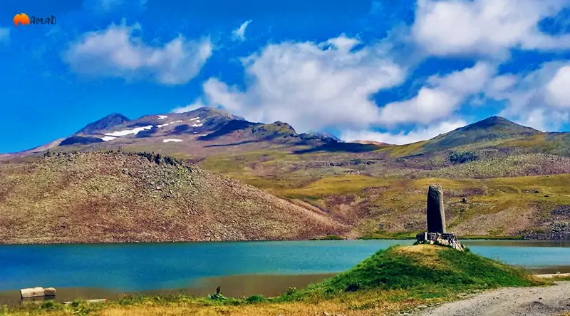 peshkom-po-goram-armenii