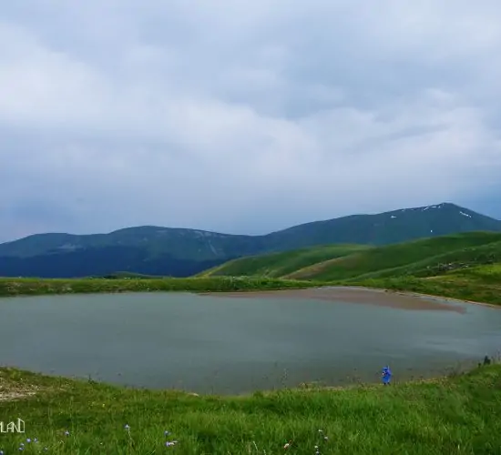 am-tsaghkunyats-lake