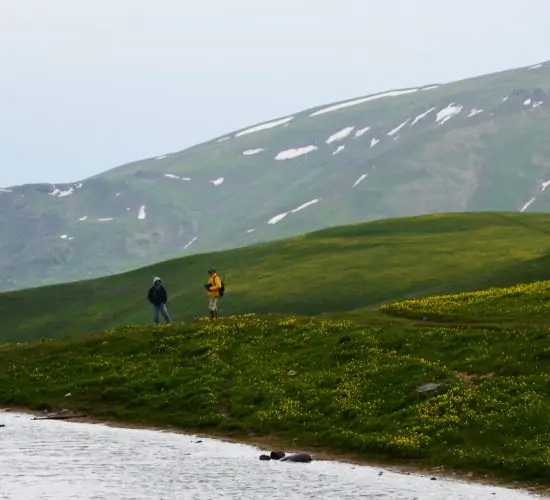 ru-tsaghkunyats-lake-hiking