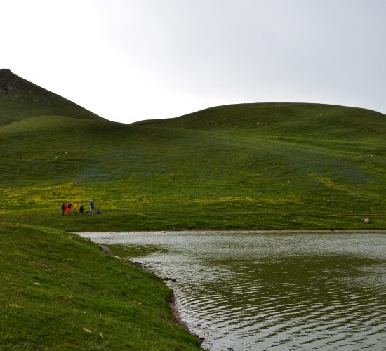 ru-tsaghkunyats-lake-hiking
