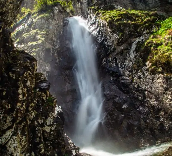 en-hike-sharach-waterfall