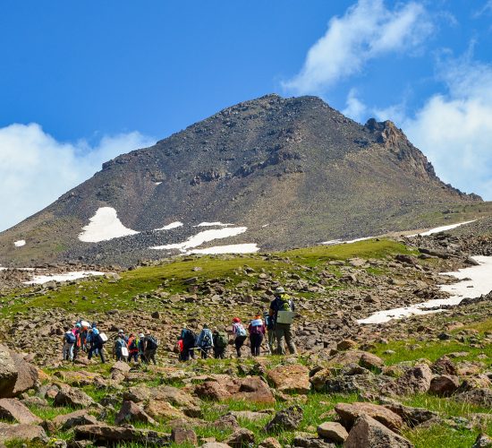 en-climbing-aragats-western-peak