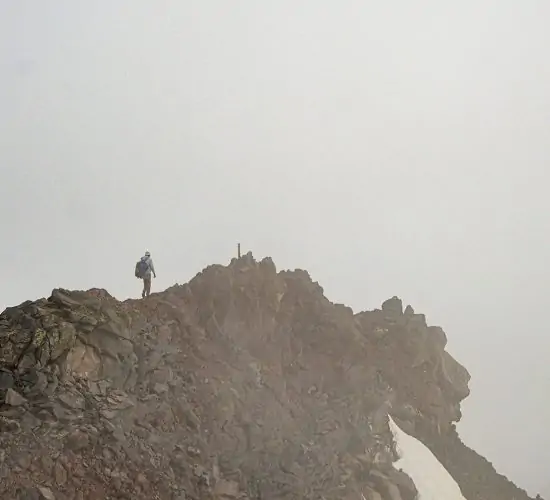 en-climbing-aragats-western-peak