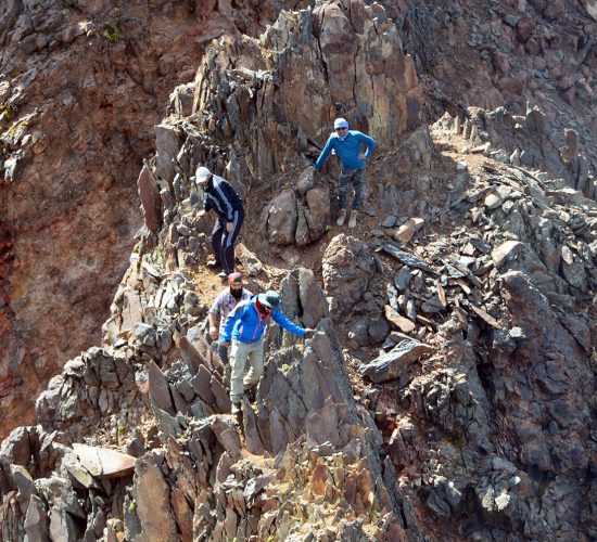 ru-climbing-aragats-northern-peak