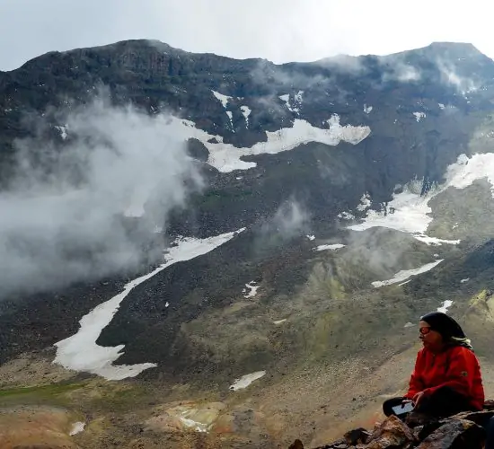ru-climbing-aragats-northern-peak