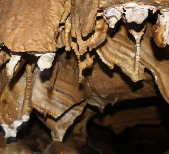 en-mozrov cave