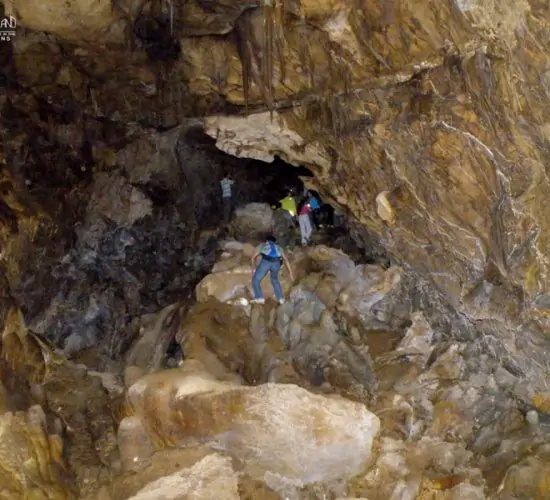 en-mozrov cave